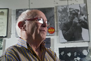 Ricardo Quintanilla, ilustre piloto de Bultaco: fotografía tomada durante la realización de su entrevista para "El Gran Premio de La Bañeza." (foto R.calvo)