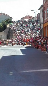 Así luce hoy en día aquel legendario tramo de pista bañezano. Un veterano comisario de ruta, esos "banderas" incombustibles que ayudan a que todo salga perfectamente en carrera, fotografió el escenario durante la carrera de 2015.